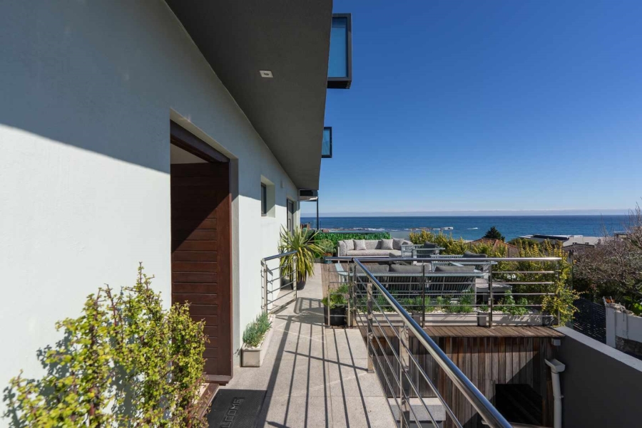 8 Bedroom Property for Sale in Camps Bay Western Cape